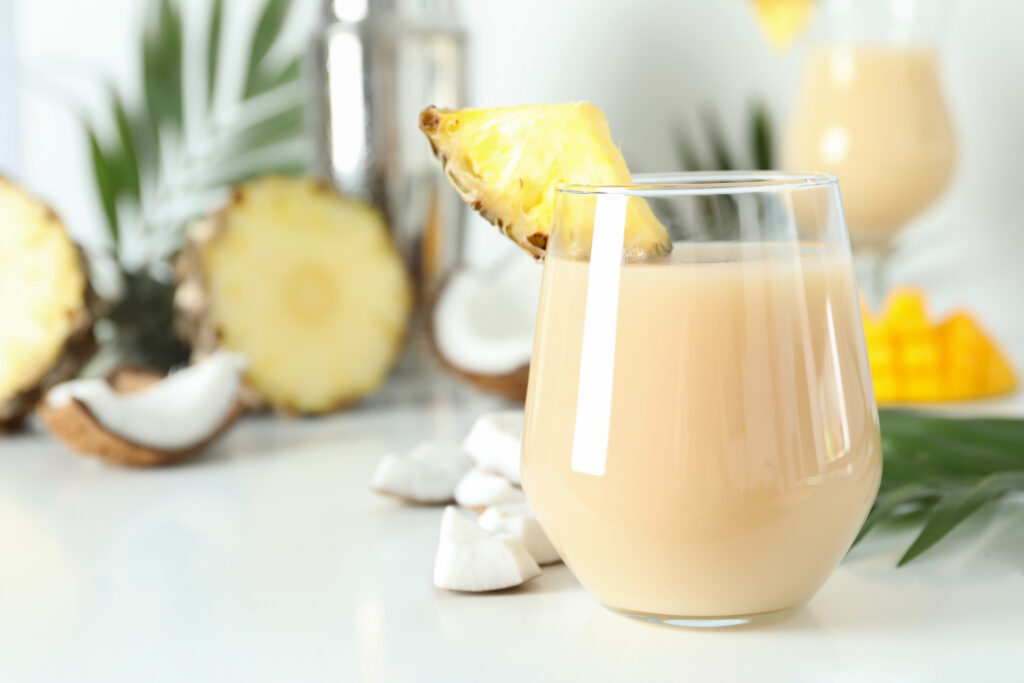 Kokosowo-ananasowy koktajl proteinowy